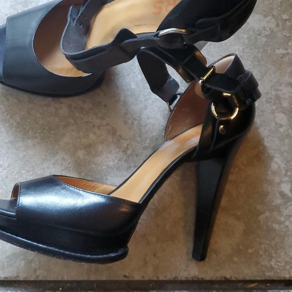 Shoes - Picture 3 of 4